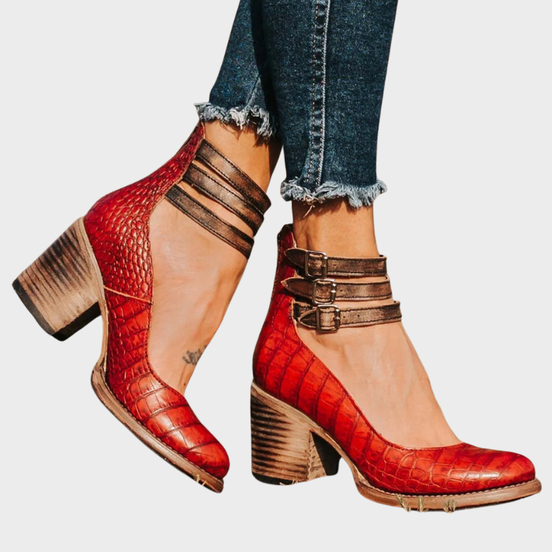 Clara – Heeled Shoes with Buckle Straps