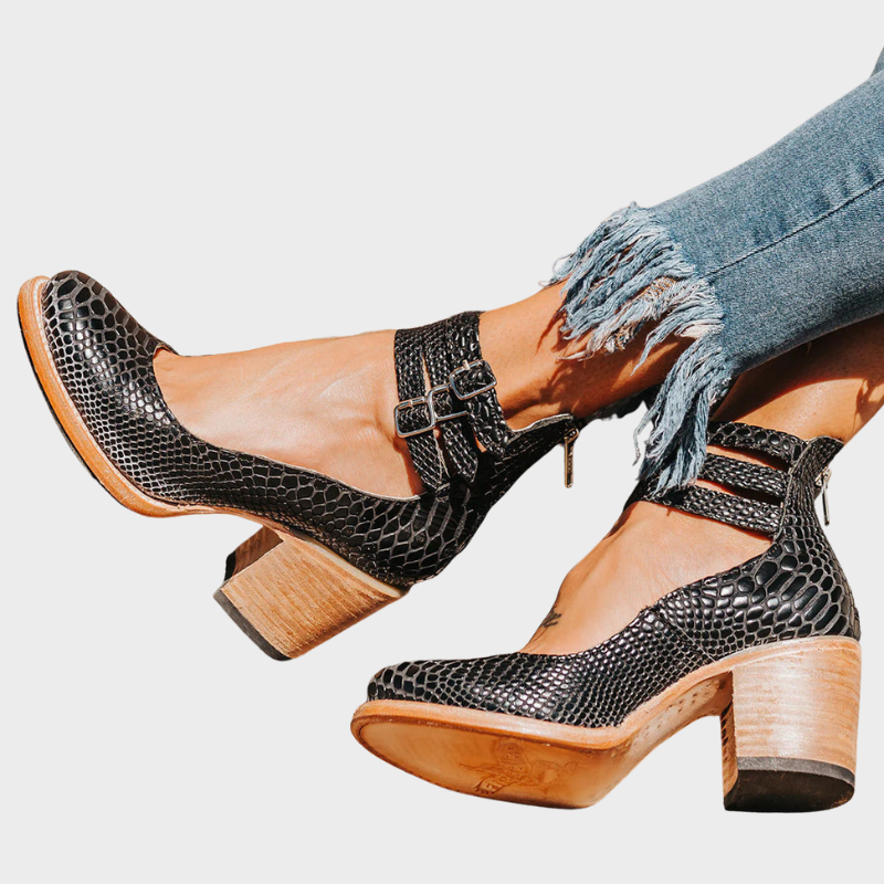 Clara – Heeled Shoes with Buckle Straps