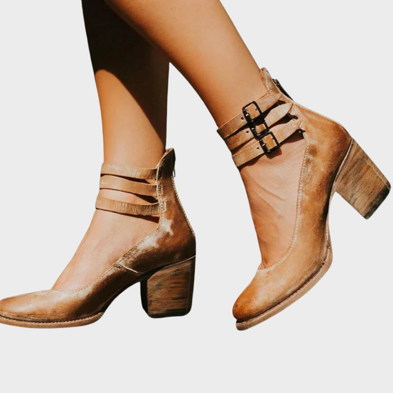 Clara – Heeled Shoes with Buckle Straps