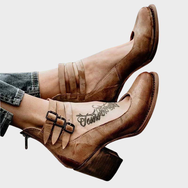 Clara – Heeled Shoes with Buckle Straps