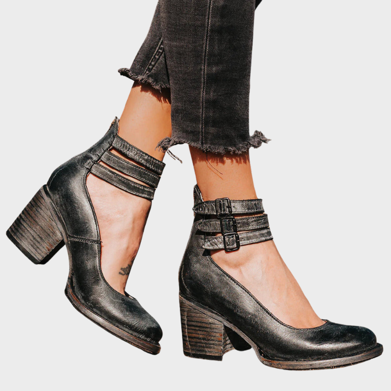 Clara – Heeled Shoes with Buckle Straps