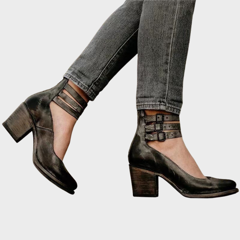 Clara – Heeled Shoes with Buckle Straps