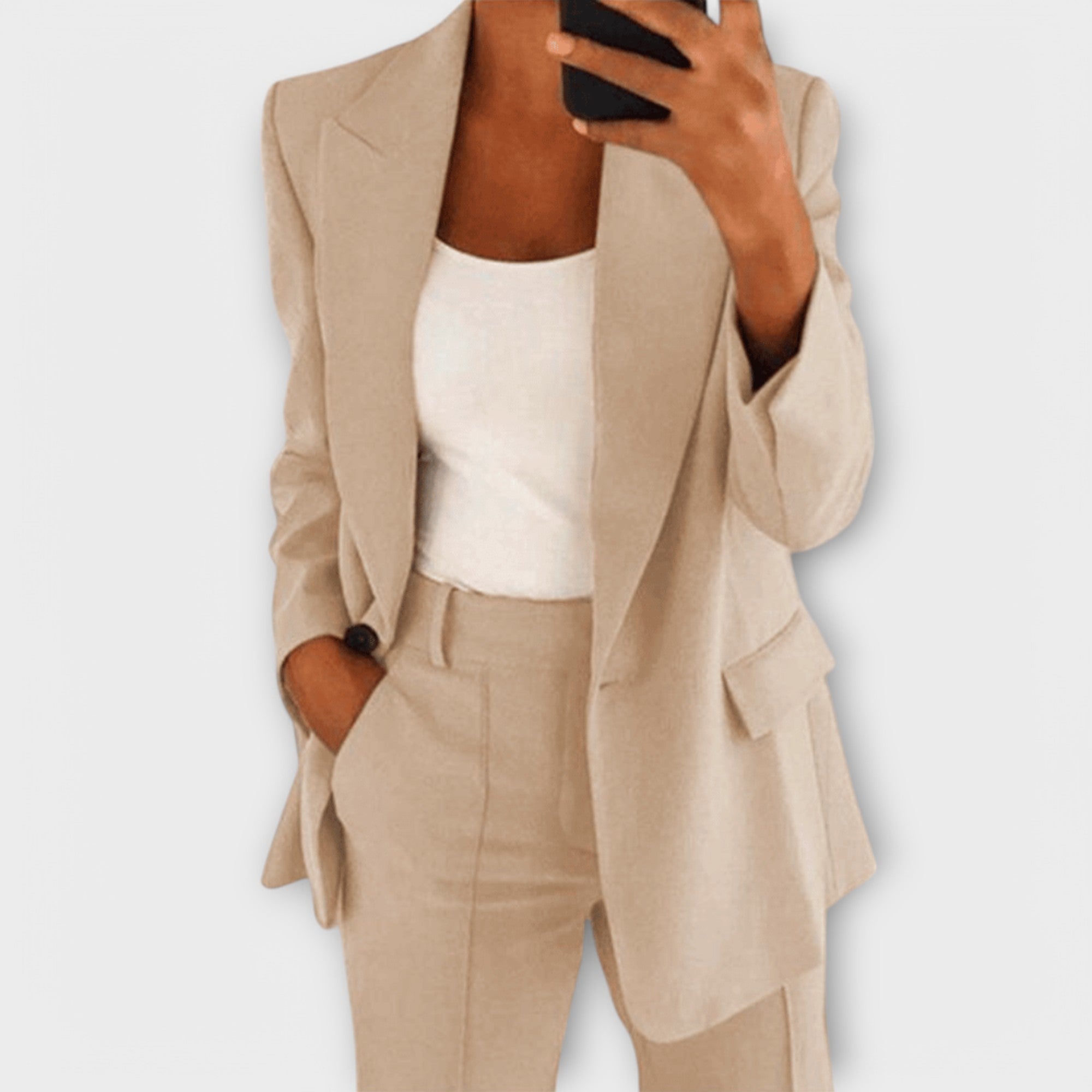 Mila – Classic Suit with Flattering Silhouette