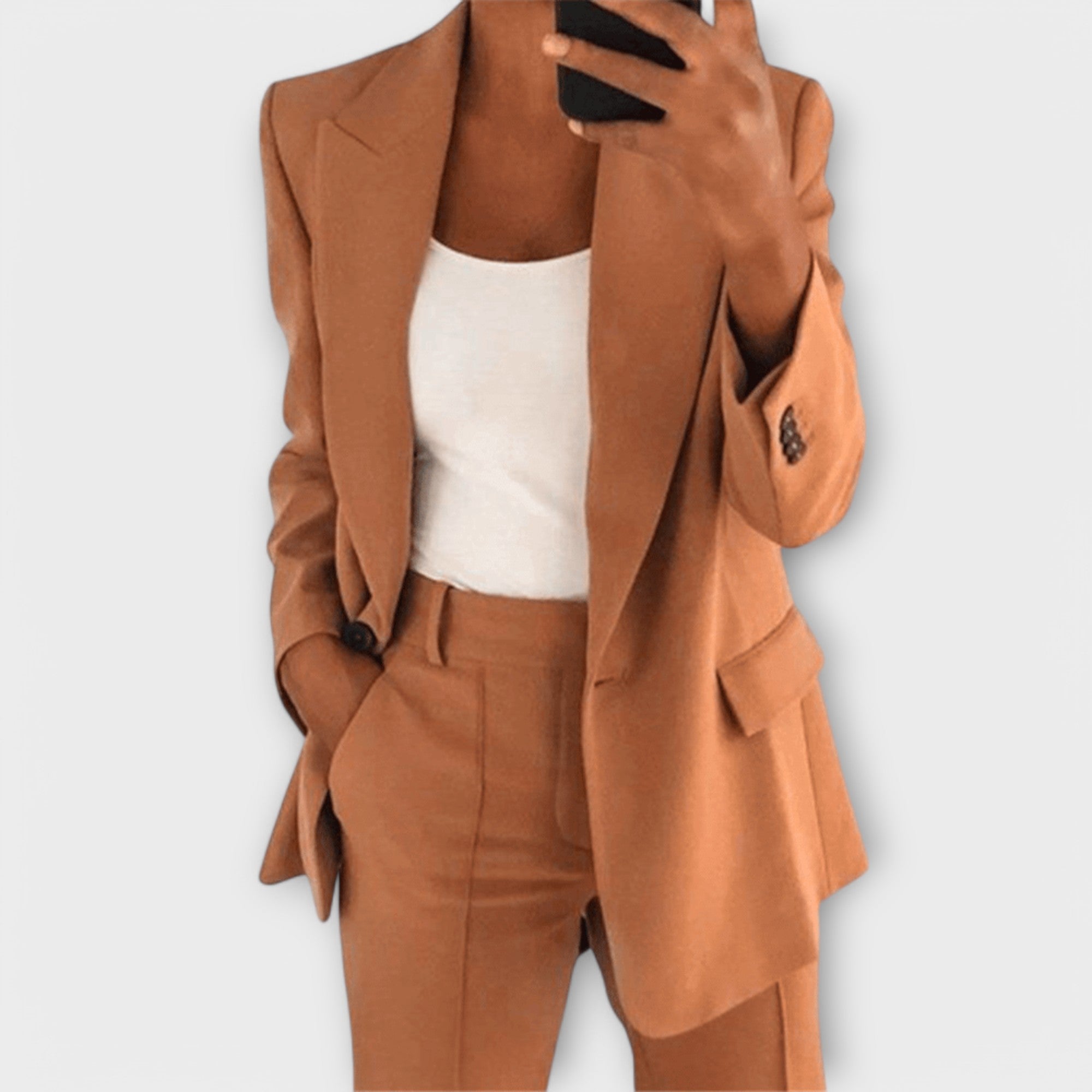 Mila – Classic Suit with Flattering Silhouette