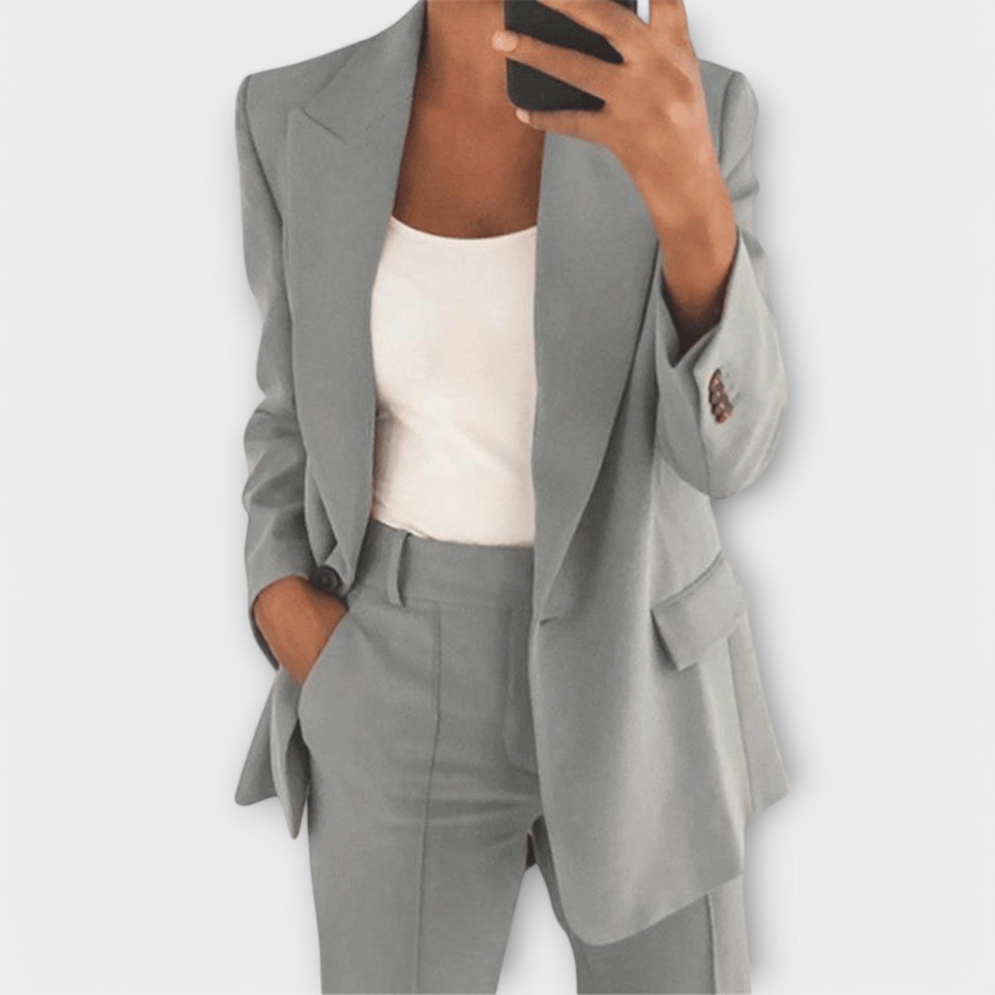 Mila – Classic Suit with Flattering Silhouette