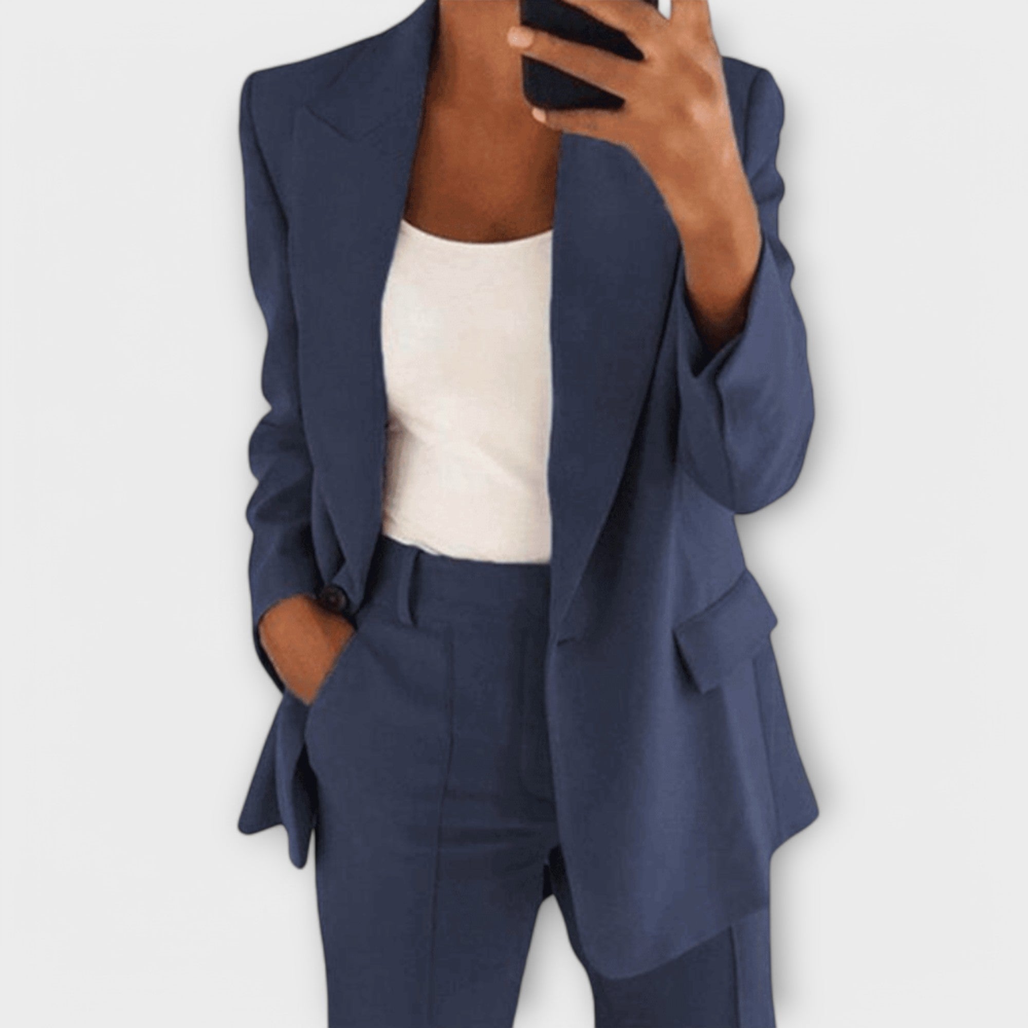 Mila – Classic Suit with Flattering Silhouette