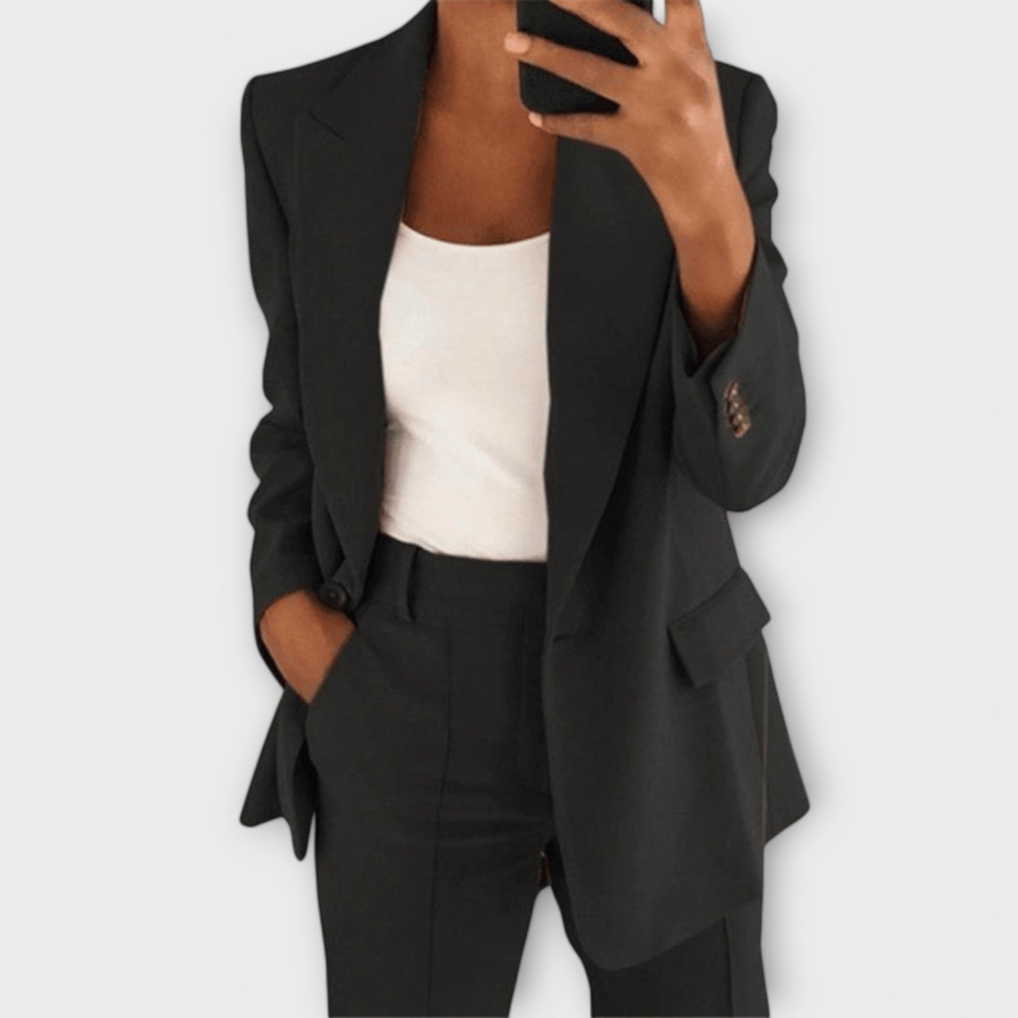 Mila – Classic Suit with Flattering Silhouette