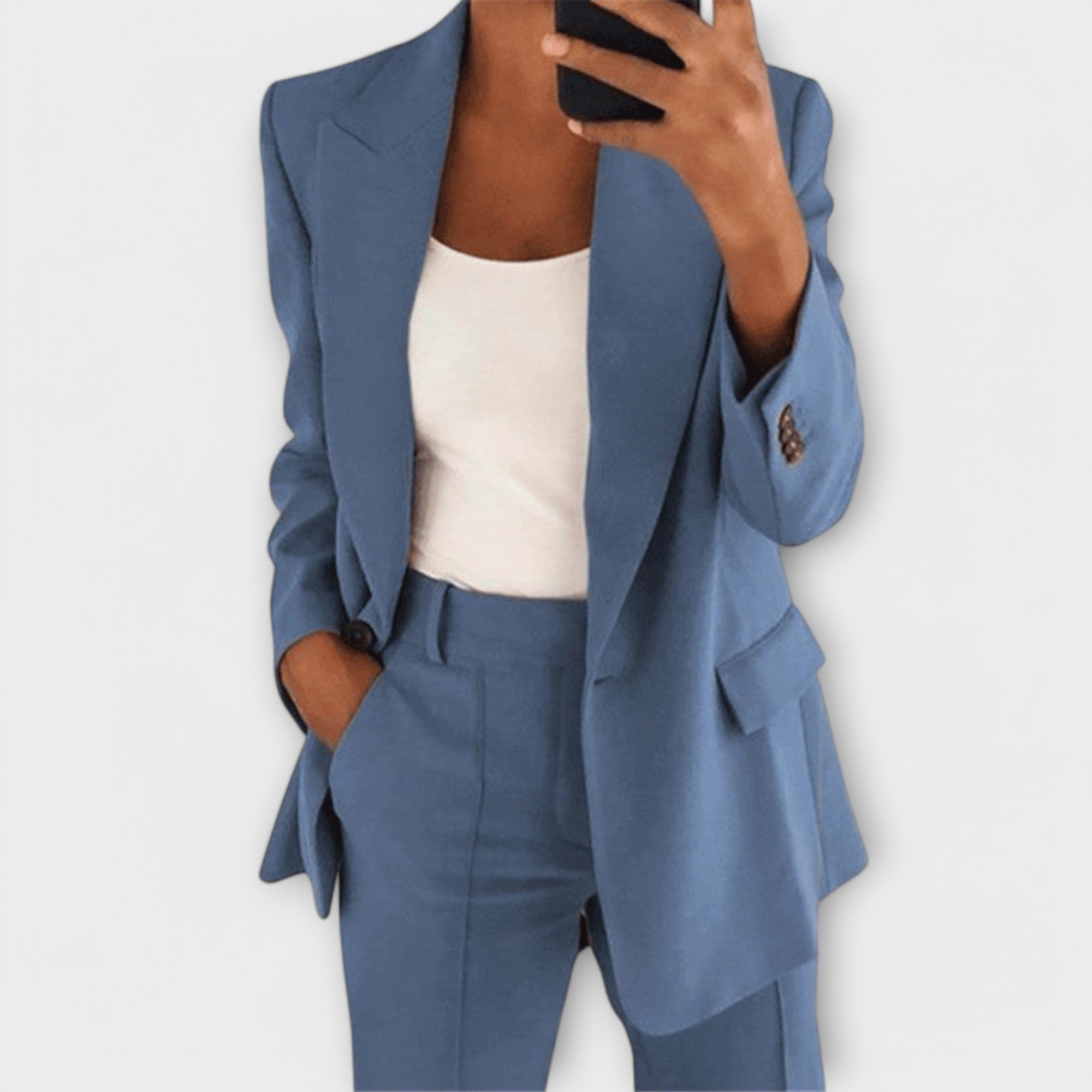 Mila – Classic Suit with Flattering Silhouette