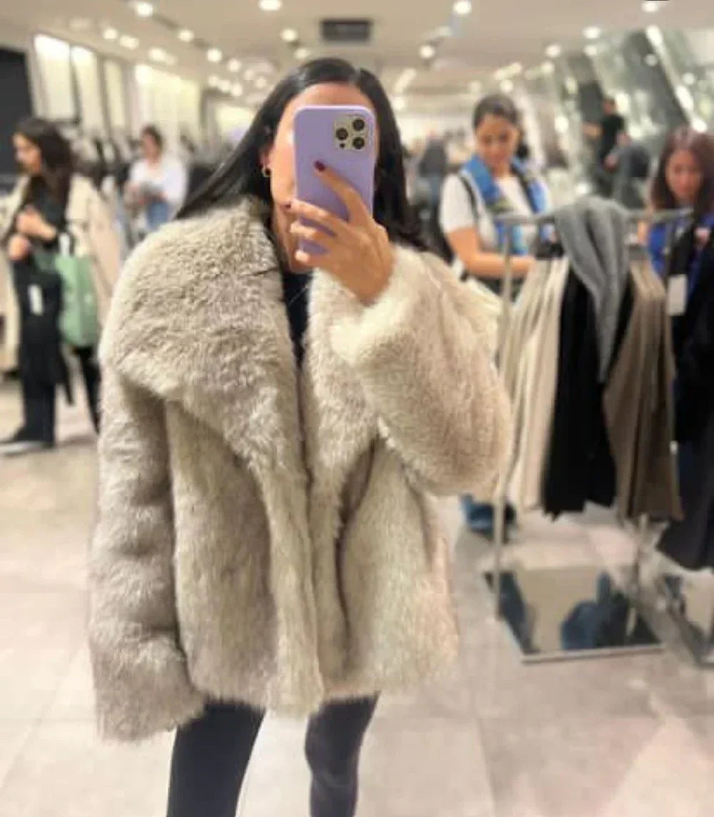 Hooded Winter Jacket with Side Pockets | Ideal for the Winter Months