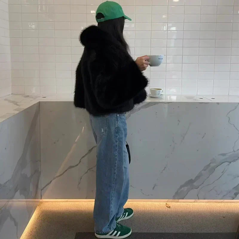 Plush Winter Coat Made of Faux Fur for Women with Hood and Pockets | Ideal for Autumn/Winter