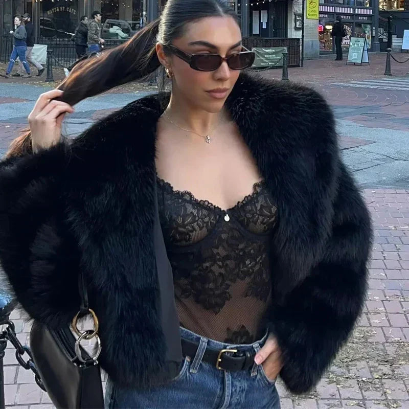 Plush Winter Coat in Faux Fur for Women with Hood and Pockets | Ideal for Autumn/Winter
