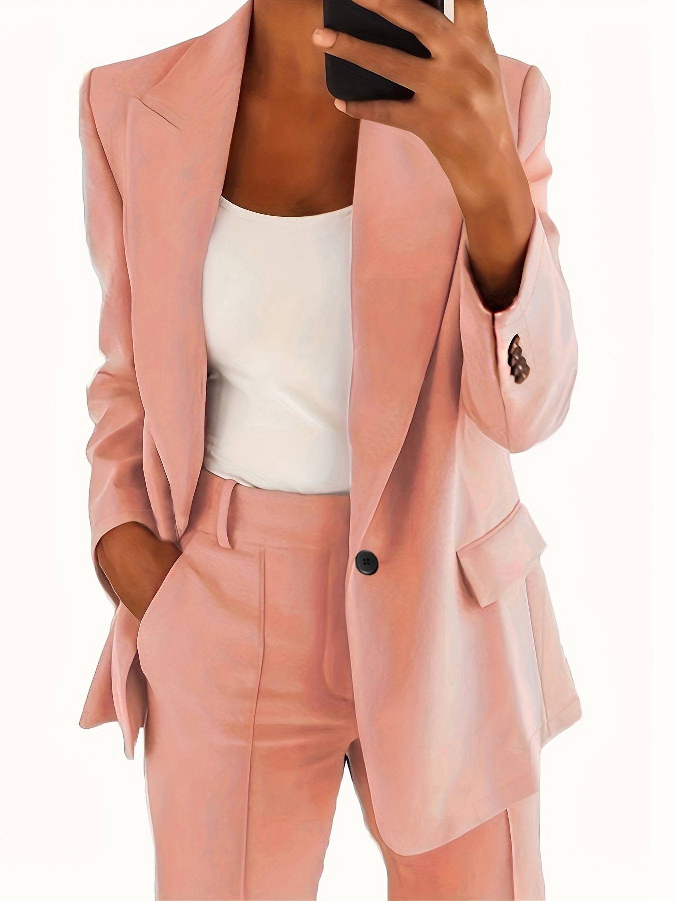 Mila – Classic Suit with Flattering Silhouette