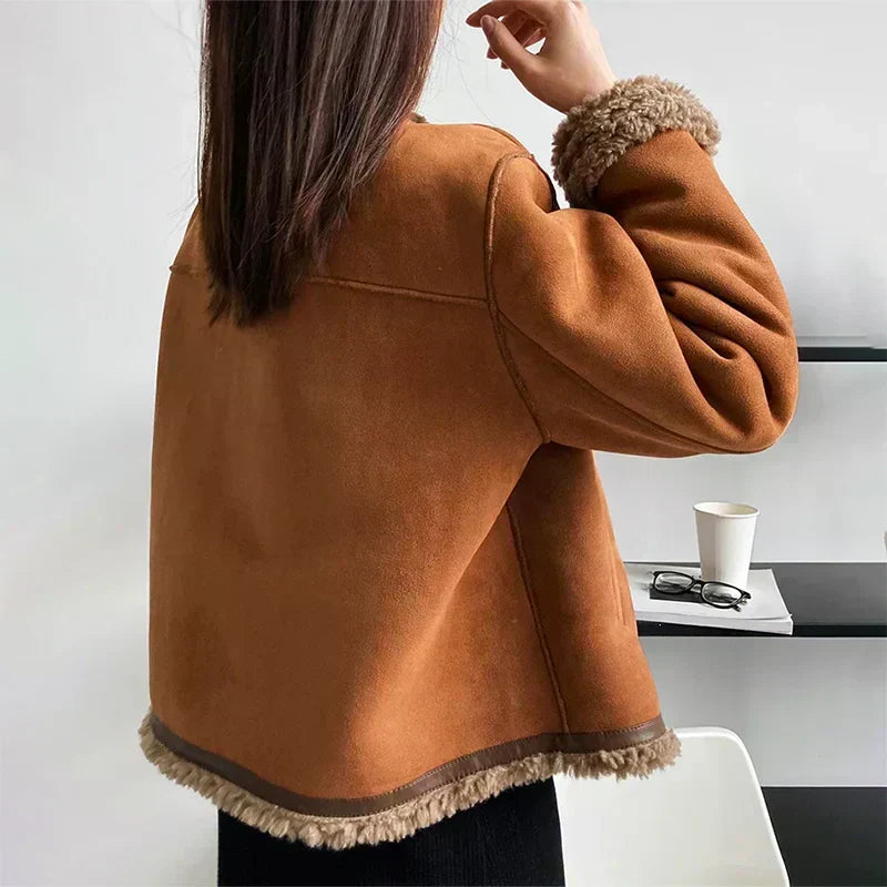 Amara – Elegant Button-Down Jacket